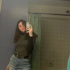 Meet your Posher, Mia